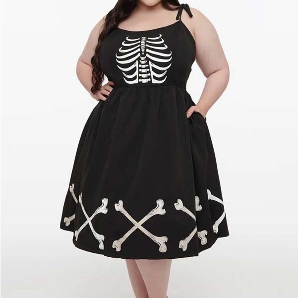 Plus Size 1950s Black & Glow in the Dark Skeleton Bobbie Swing Dress